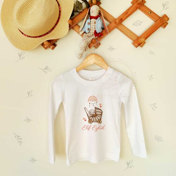 Sepetteki Tavşan ve Gökkuşağı Desenli Çocuk Uzun Kol T-shirt
